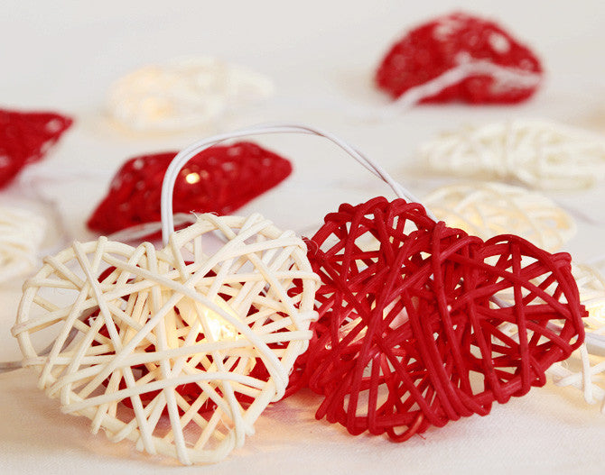 50 Red and White 3D Hollowed Rattan Heart-Shaped 5M LONG String Fairy Lights, Battery (AA) Indoor & Outdoor Decorations Wedding Valentines Romantic Room Table Lighting